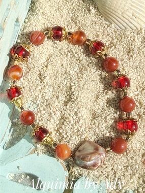 BIWA PEARL AND CARNELIAN Red and Silver Agate Bead Bracelet with Agate Focal